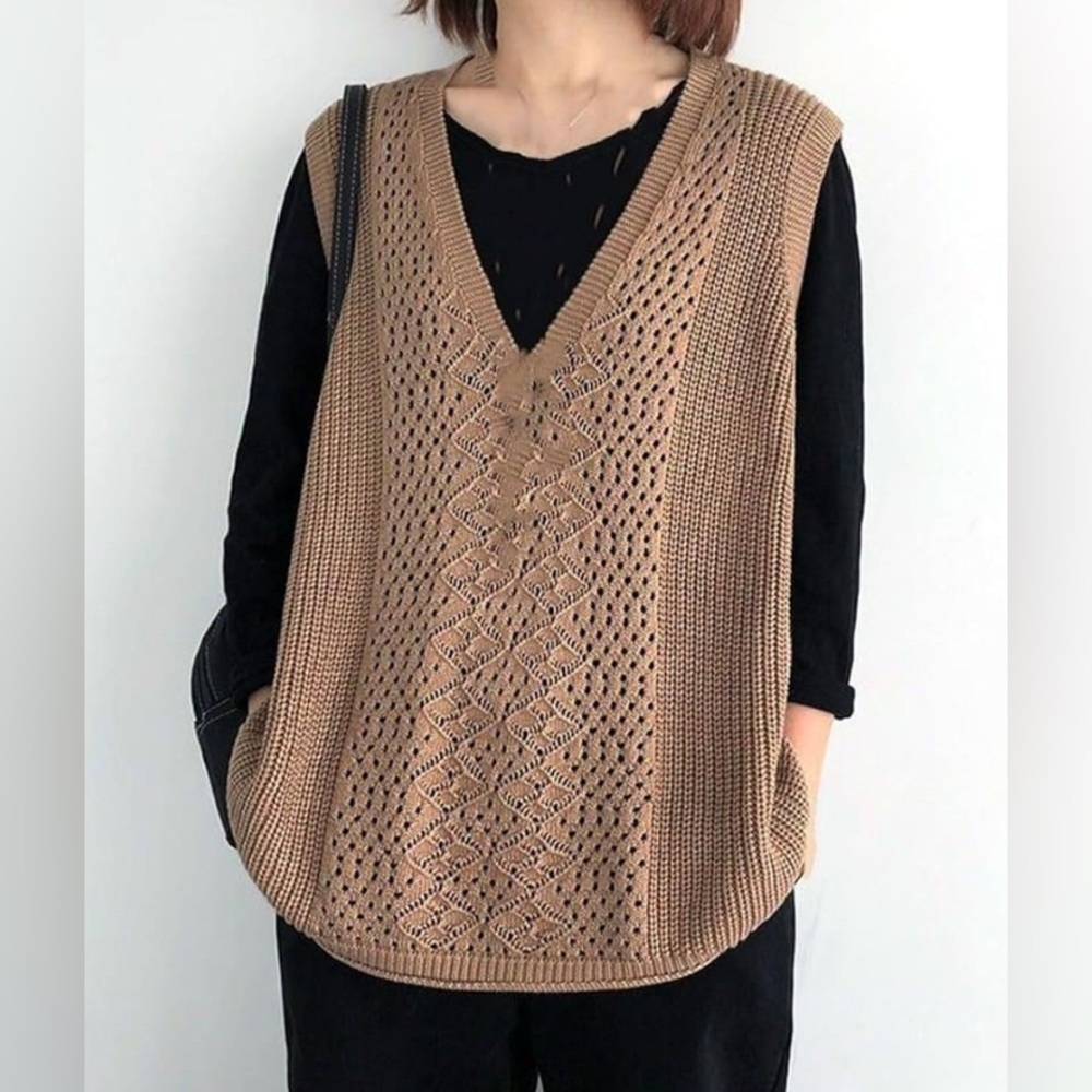 🩵 Pretty Lightweight Tan Cable Knit Style Sweater Vest Sz Medium